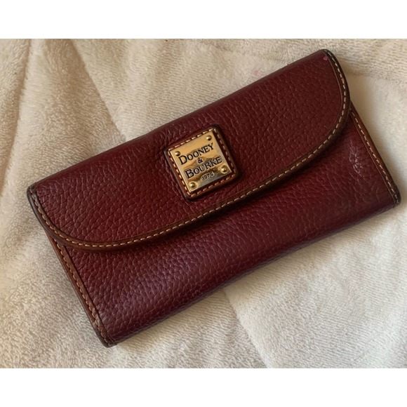 Dooney & Bourke Pebbel, Grain Continental clutch - Picture 1 of 2